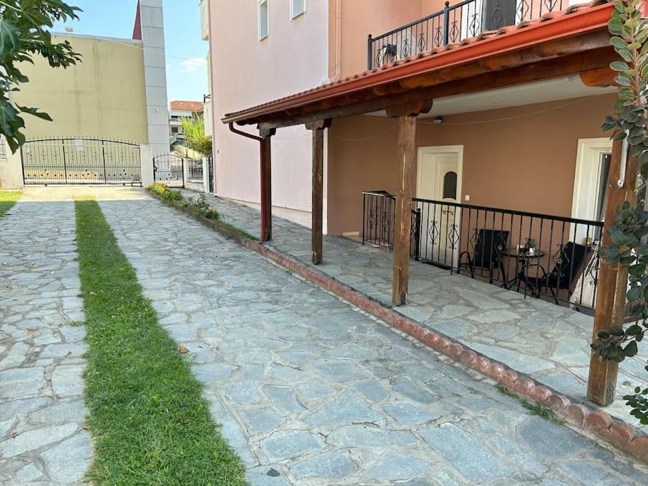 με κήπο στην χλόη καστοριάς Aposkepos