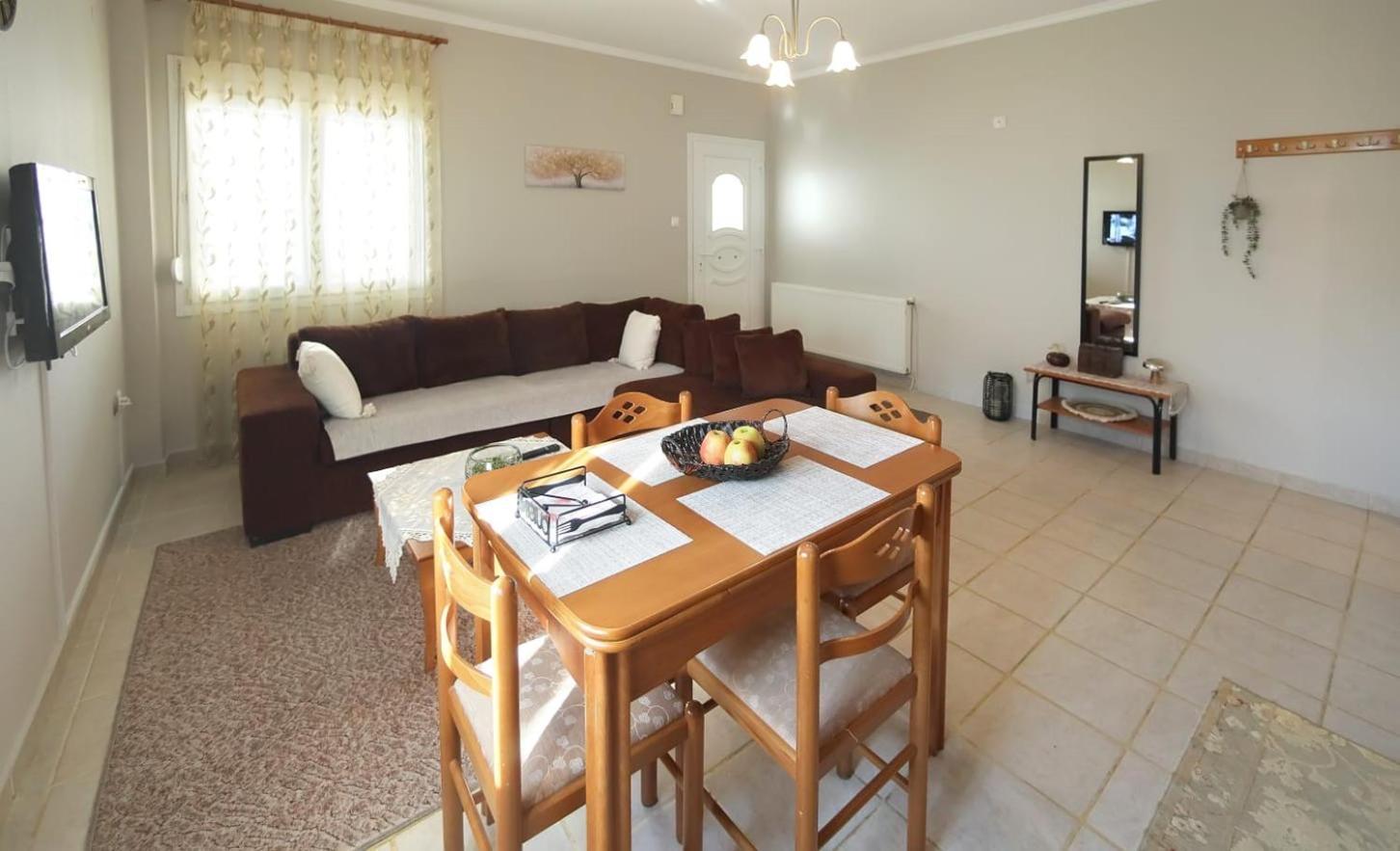 με κήπο στην χλόη καστοριάς Apartment *
